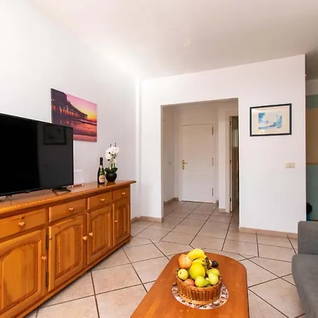 Benimar 13 - Two Bed Overlooking The Pool *