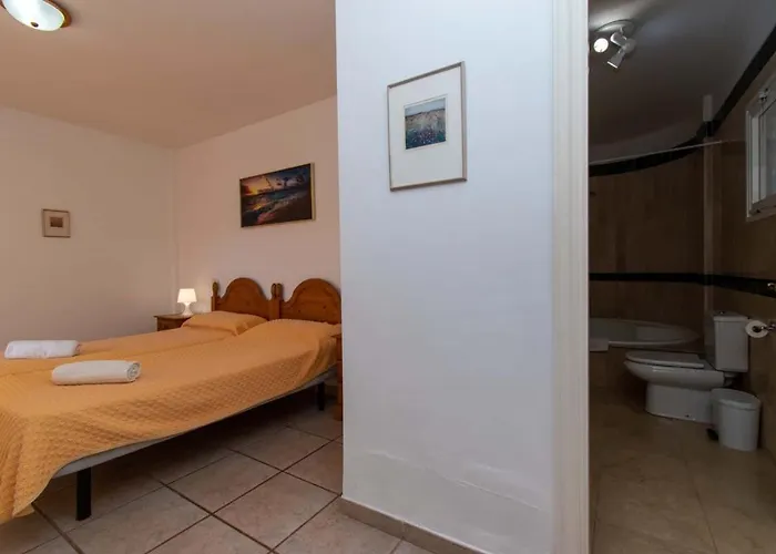 Benimar 13 - Two Bed Overlooking The Pool *